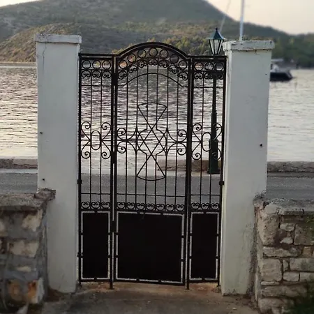 Barracks 1856 * Vathí