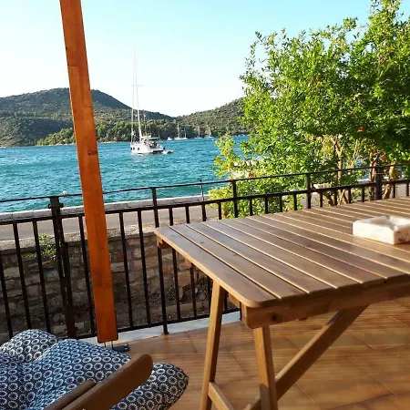 Barracks 1856 아파트 바티