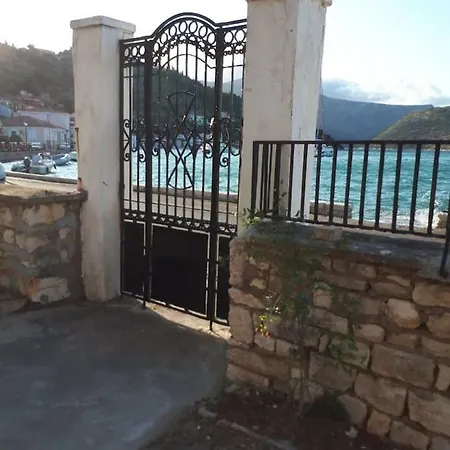 Barracks 1856 Apartman Vathí